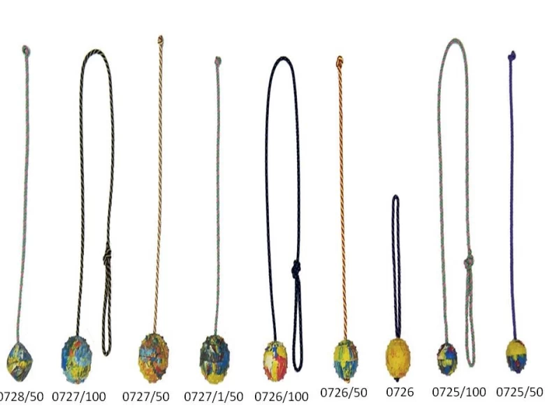 Μπαλάκι διαμέτρου 7cm από καουτσούκ με σκοινί 50cm Κούφιο